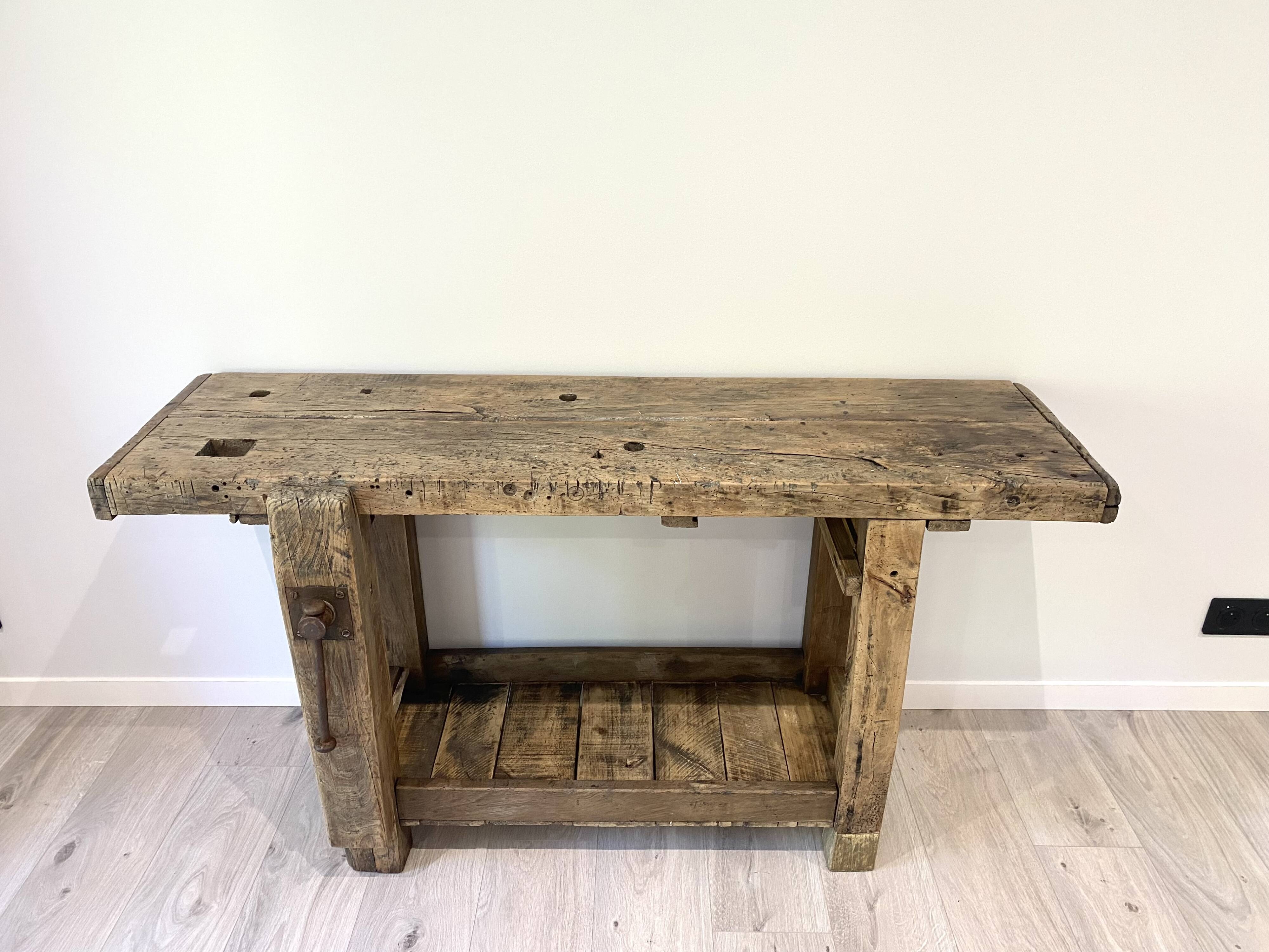 Établi en bois industriel vintage, meuble de métier