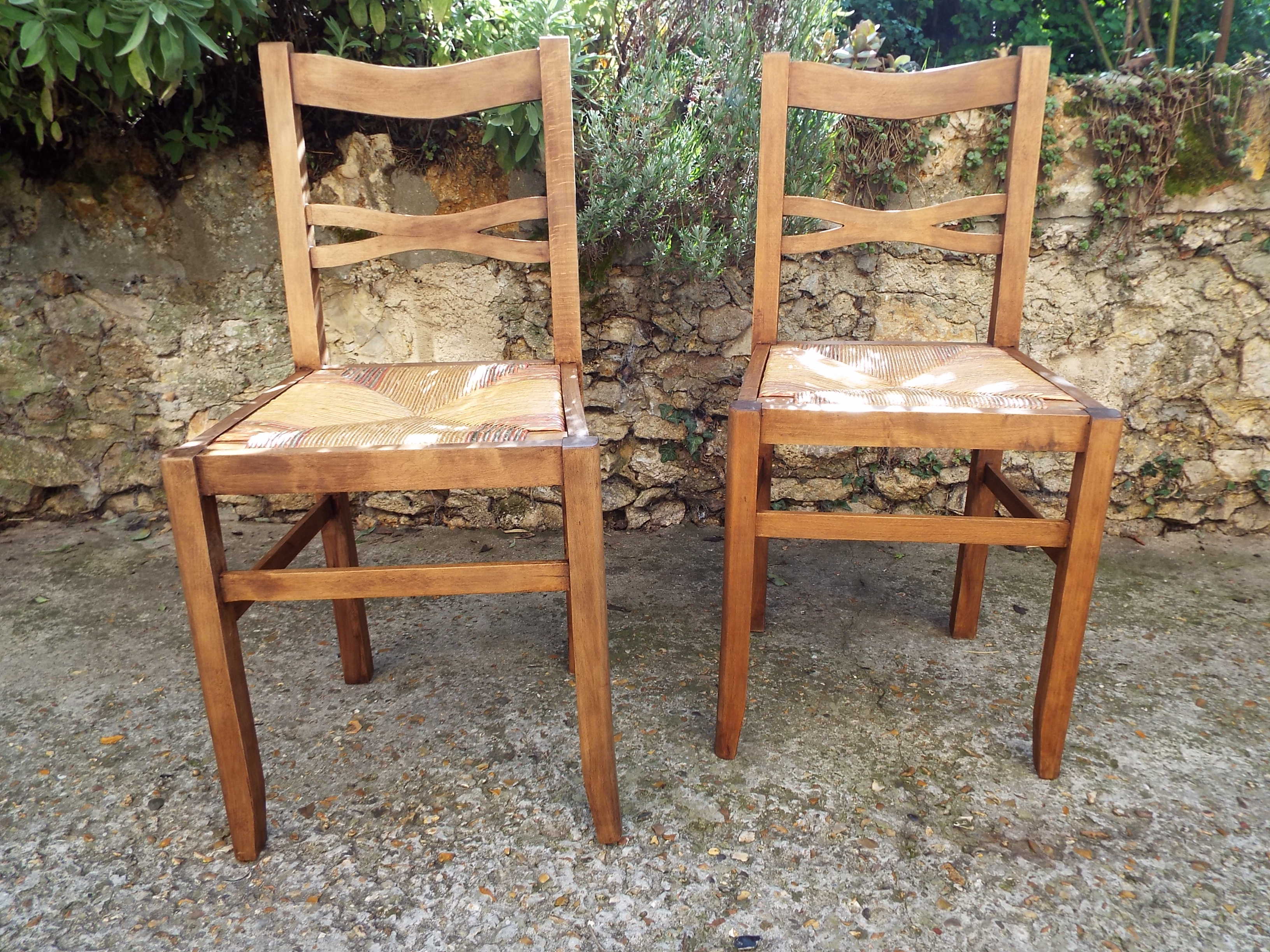 2 mulched chairs