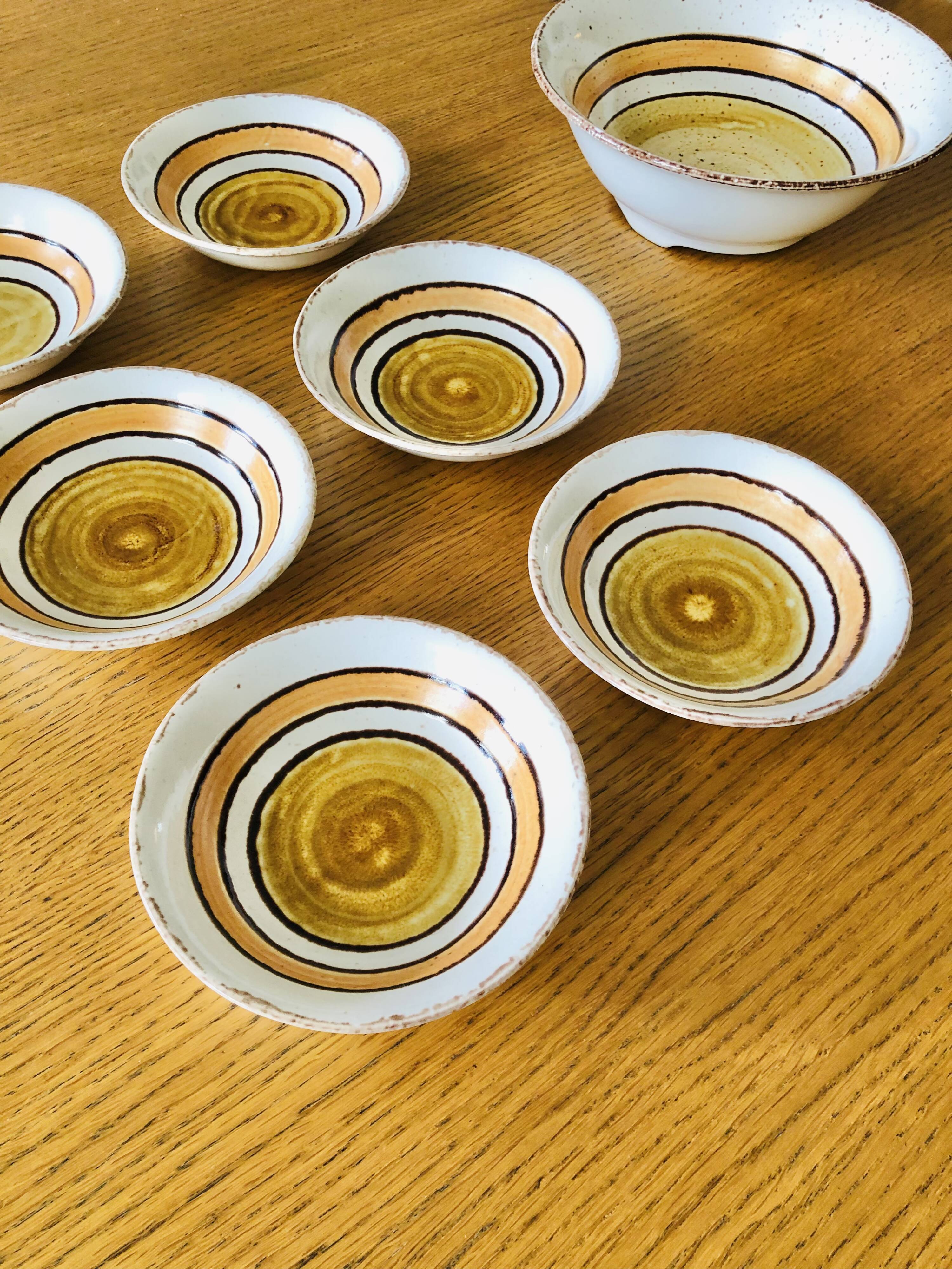 Salad bowl and 6 ceramic cups from Gien