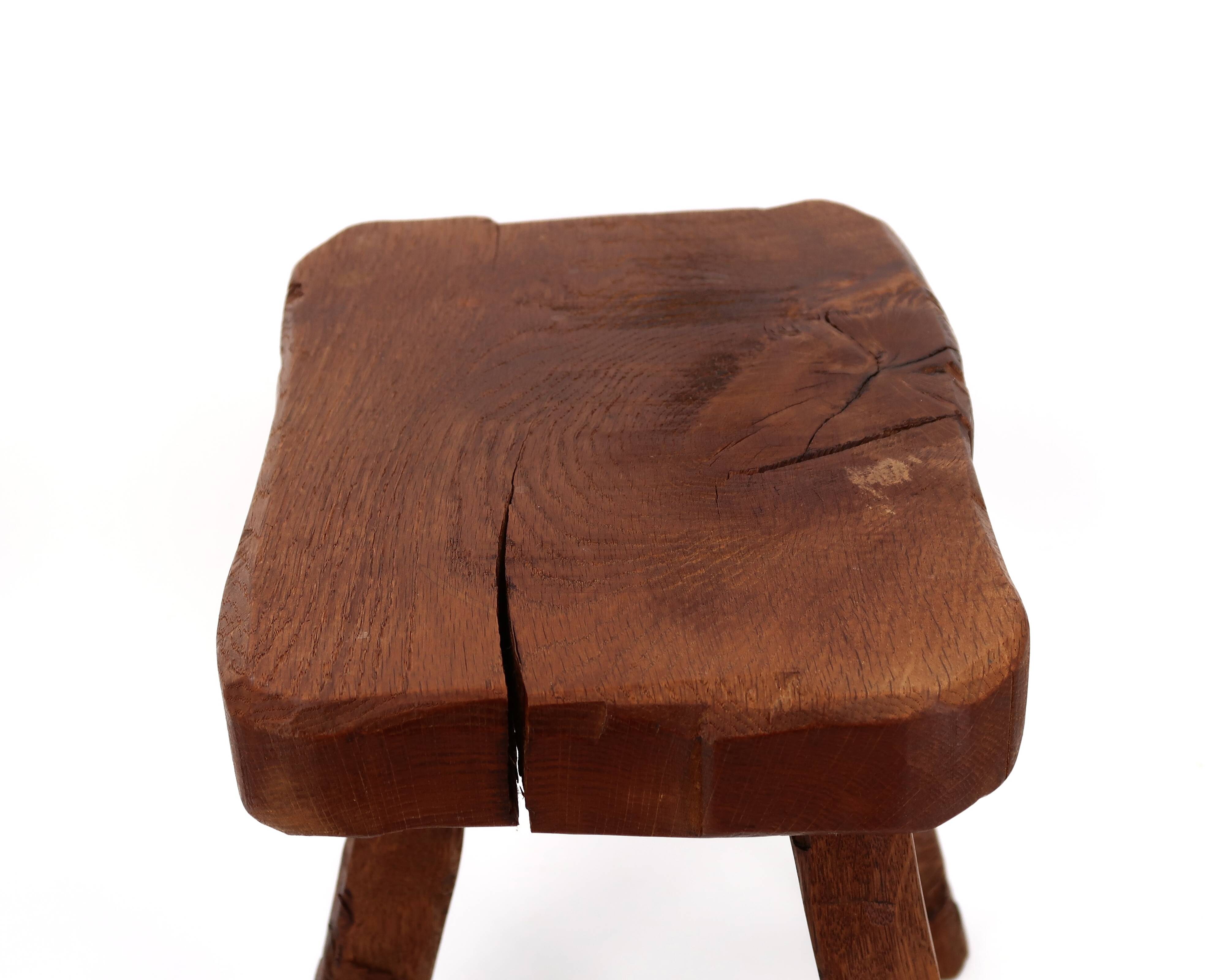 Brutalist tripod stool in wood, 1950s mountain folk art.