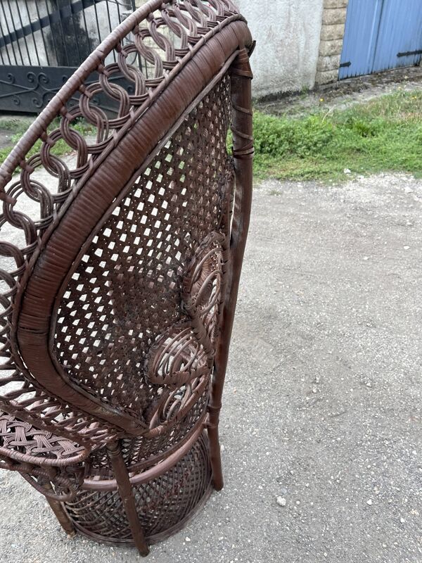 Grand fauteuil Emmanuelle ou fauteuil paon ancien en rotin tressé