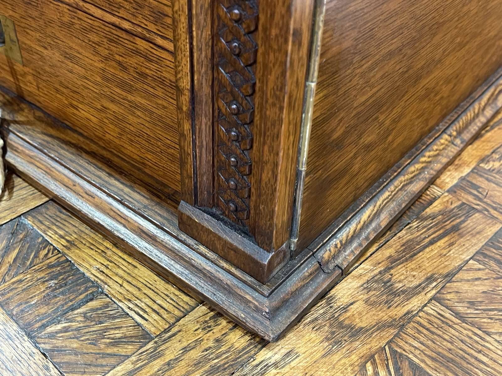 English silver-plated cutlery set in its oak box - early 20th century