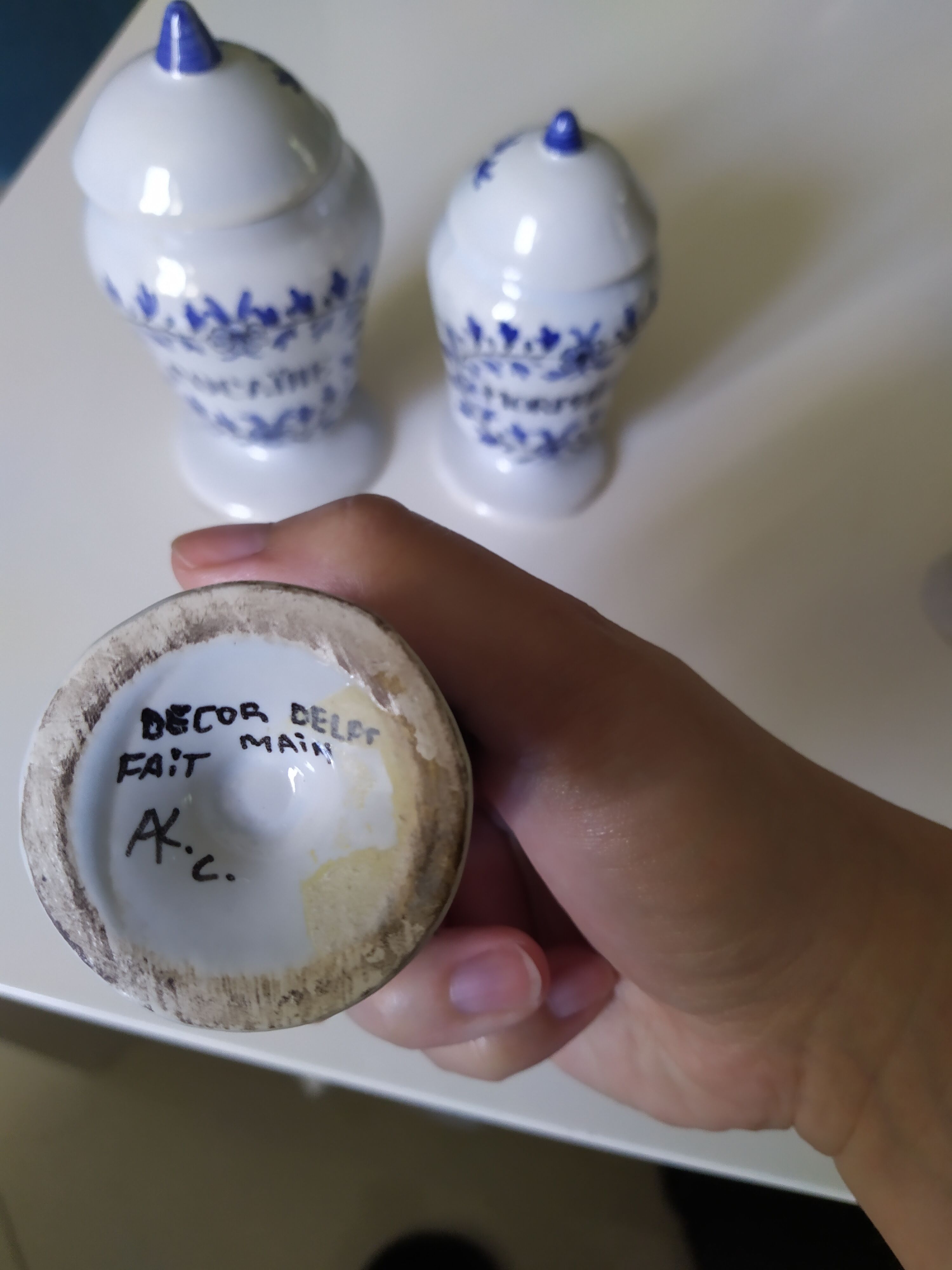 Batch of Delft aphoticaria pots