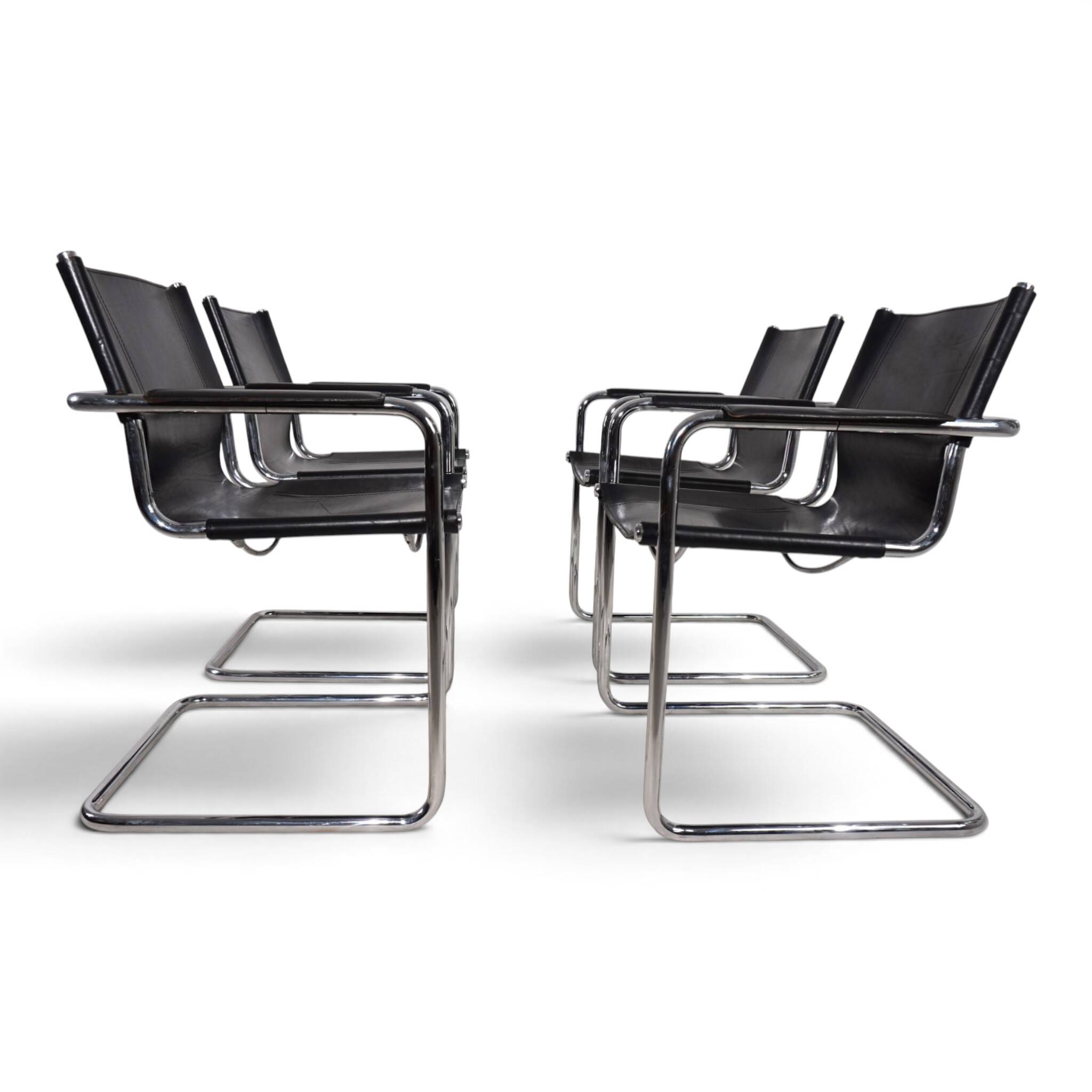 Ensemble de 4 chaises visiteur Matteo Grassi en cuir/chrome, chaises cantilever, 1970.