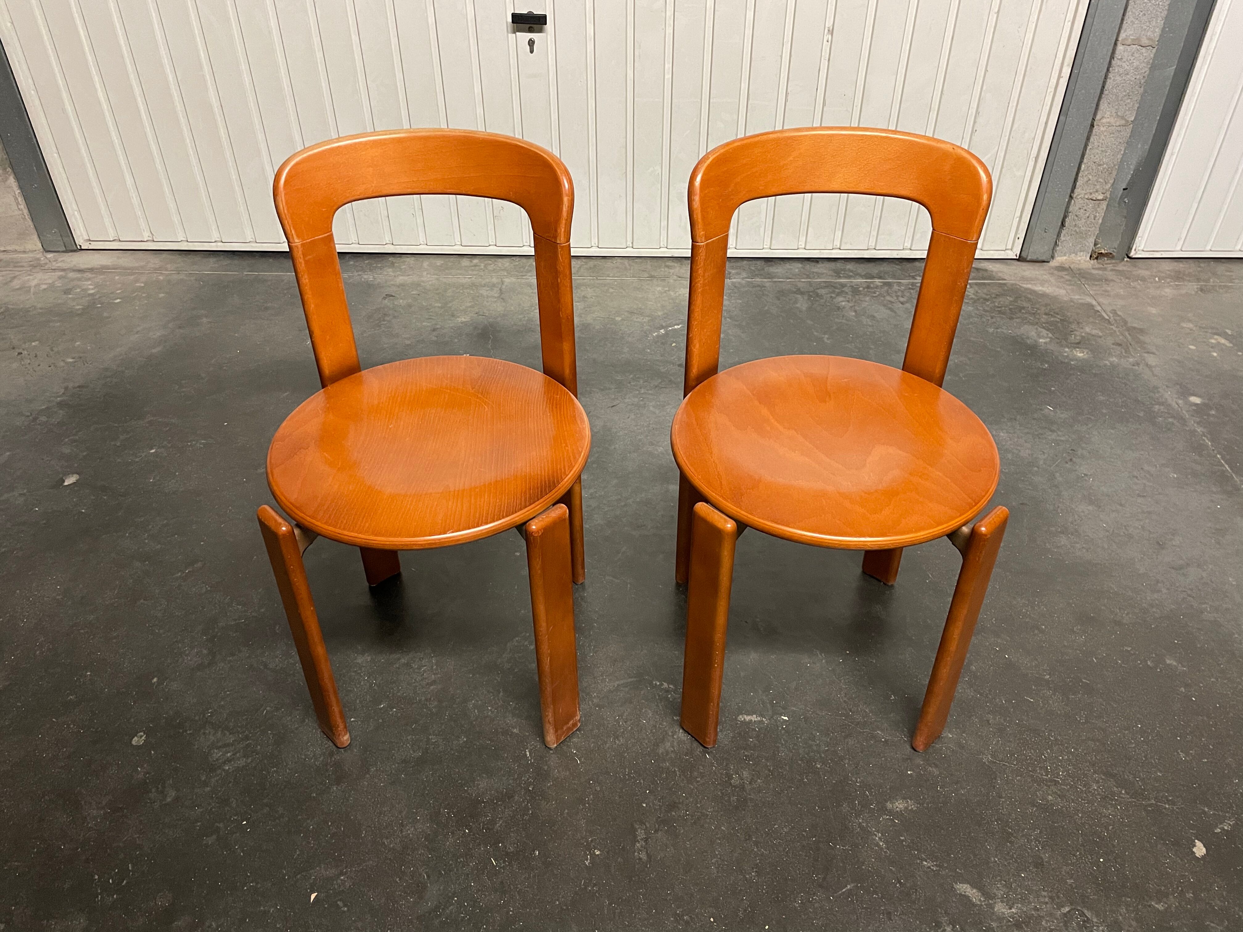 Paire de chaise modèle 33 par Bruno Rey