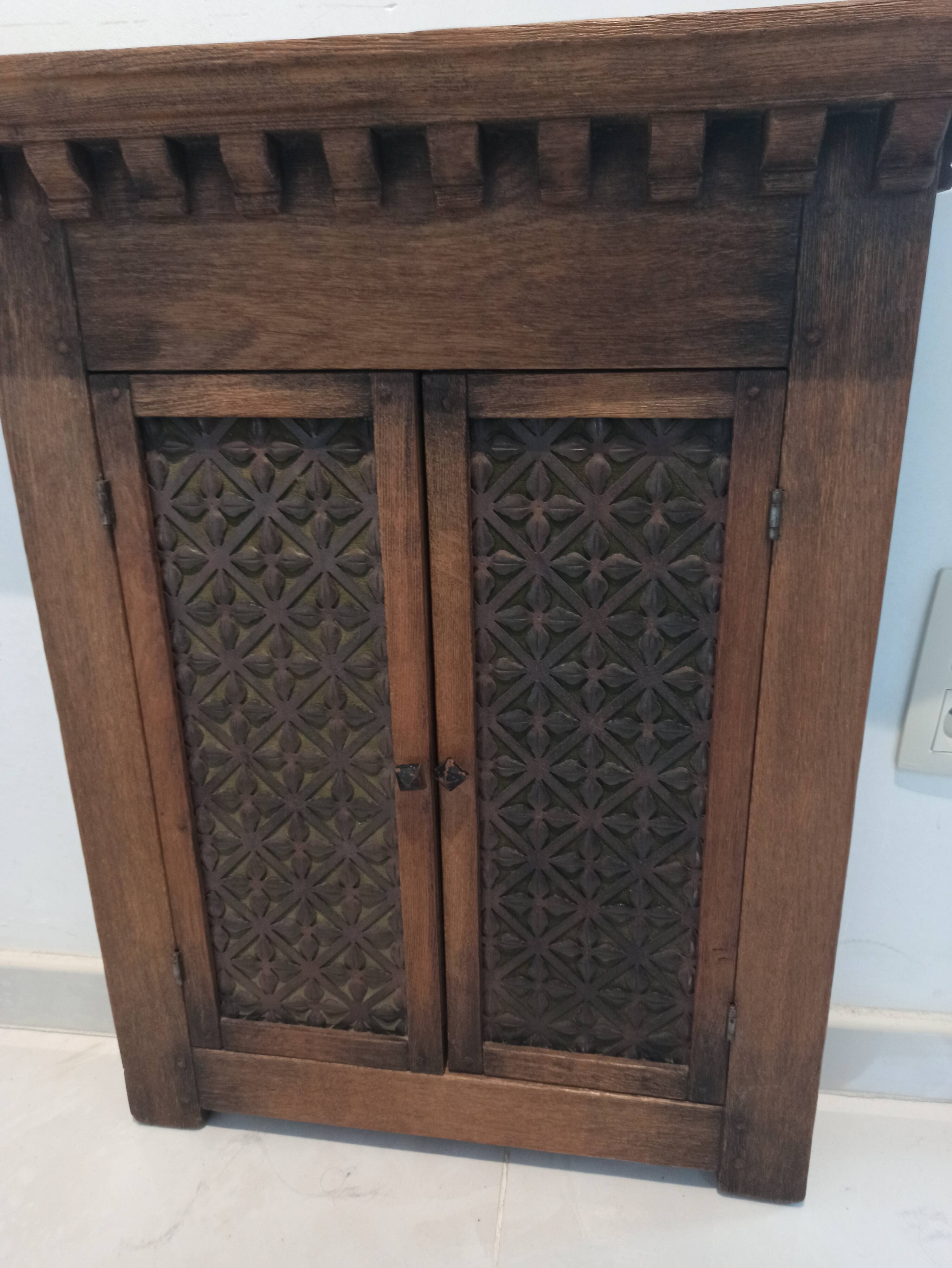 Trypic mirror, with tablet. Velvet and openwork metal braces