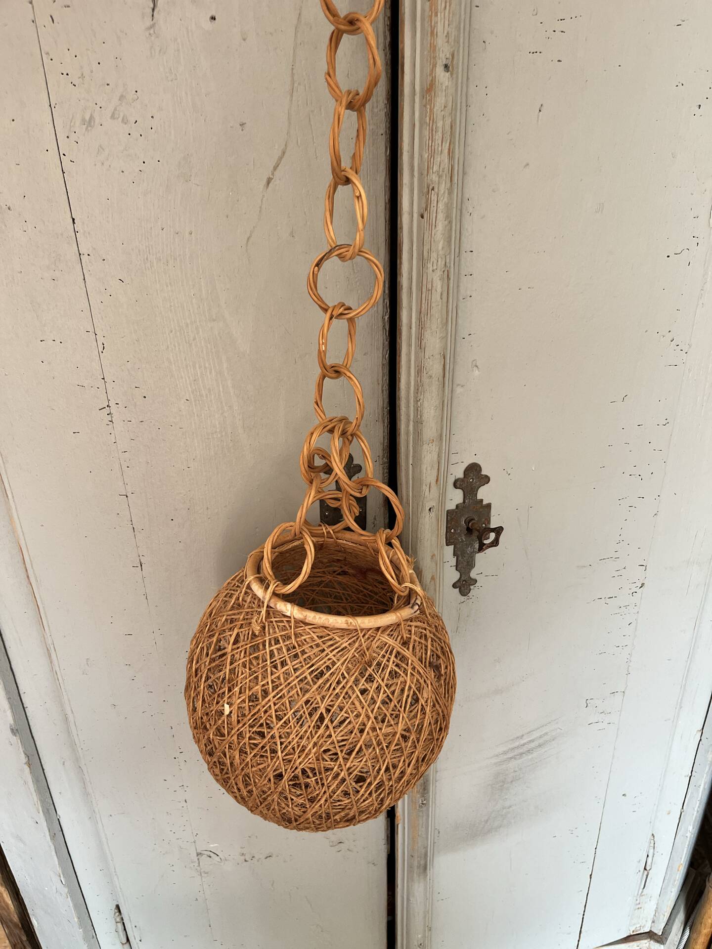 Suspension ball in rope
