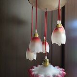 Suspension with tulips and a red scalloped lampshade.