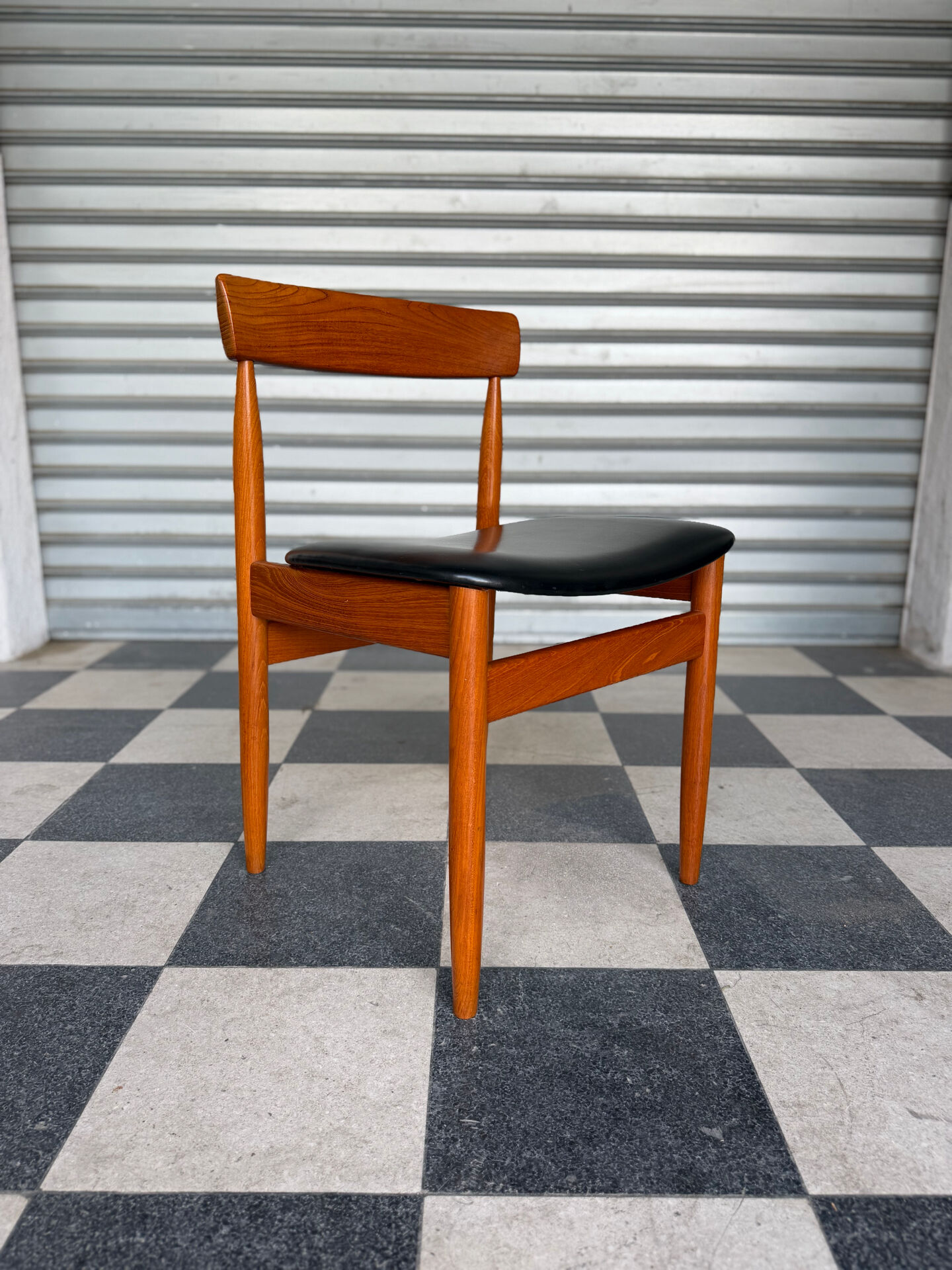 Lot de 4 chaises danoises en teck