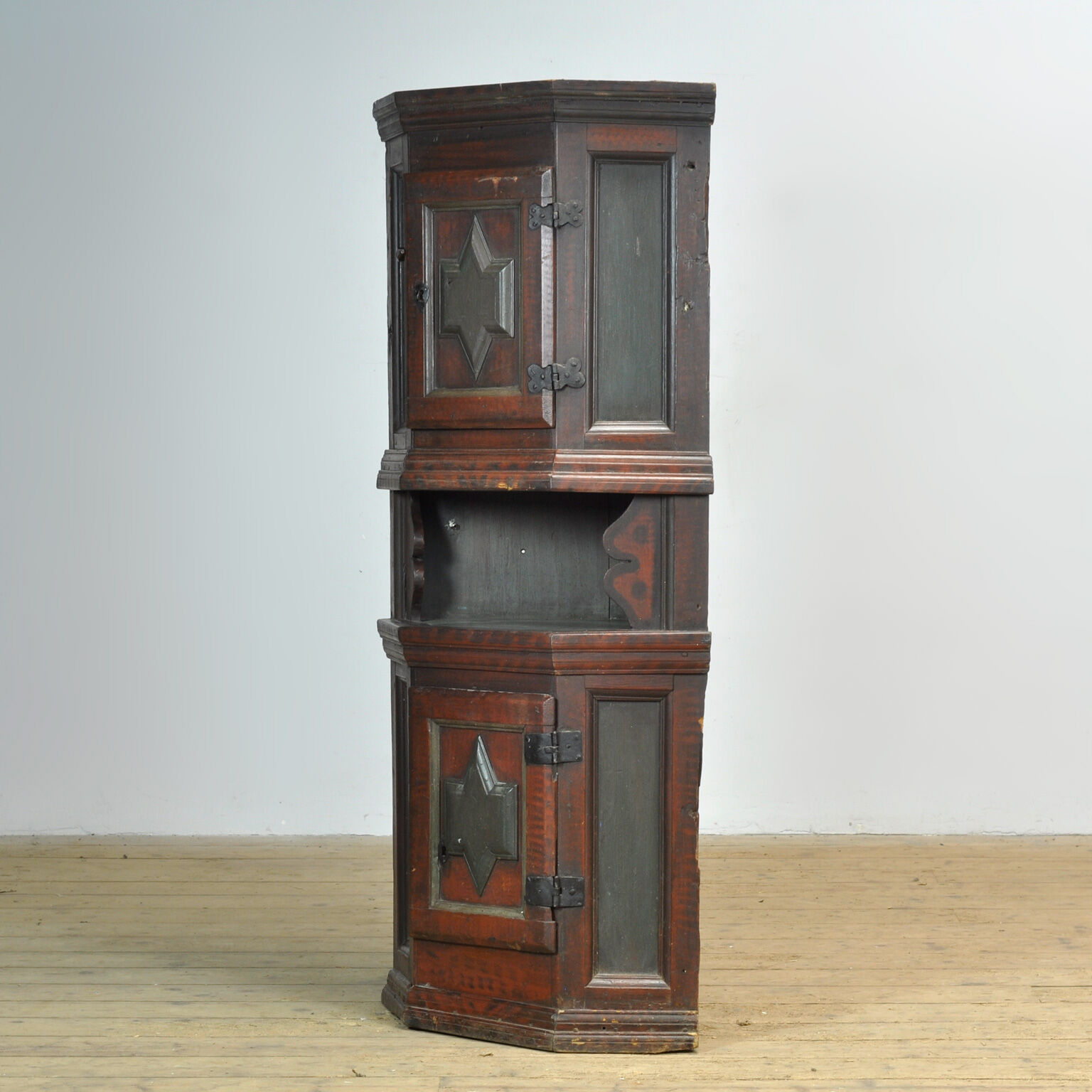 Swedish Farmhouse Corner Cabinet, 1817