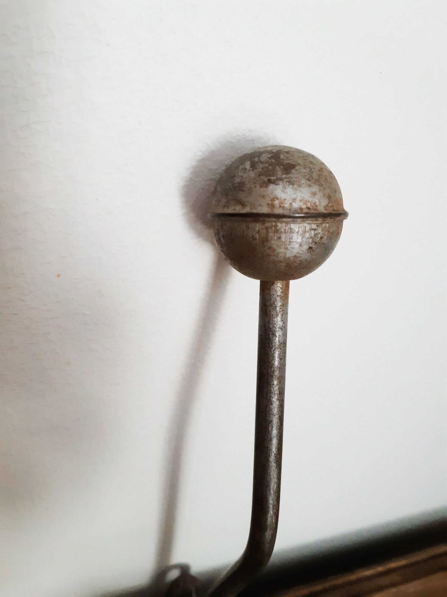 Coat rack in wood and iron 2 heads, vintage, 50s/60s, cloakroom, hook