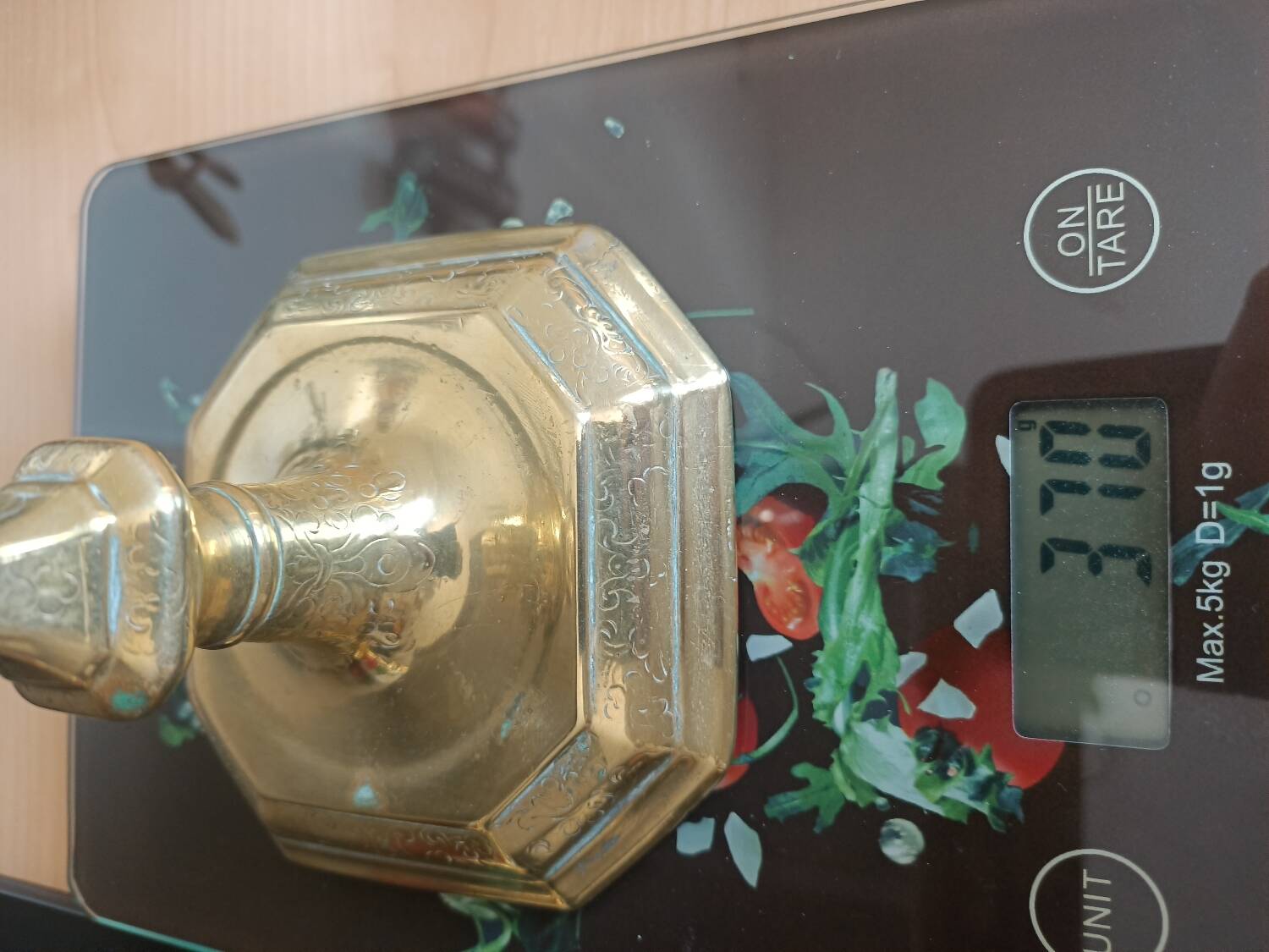 Bougeoirs ciselés en bronze doré