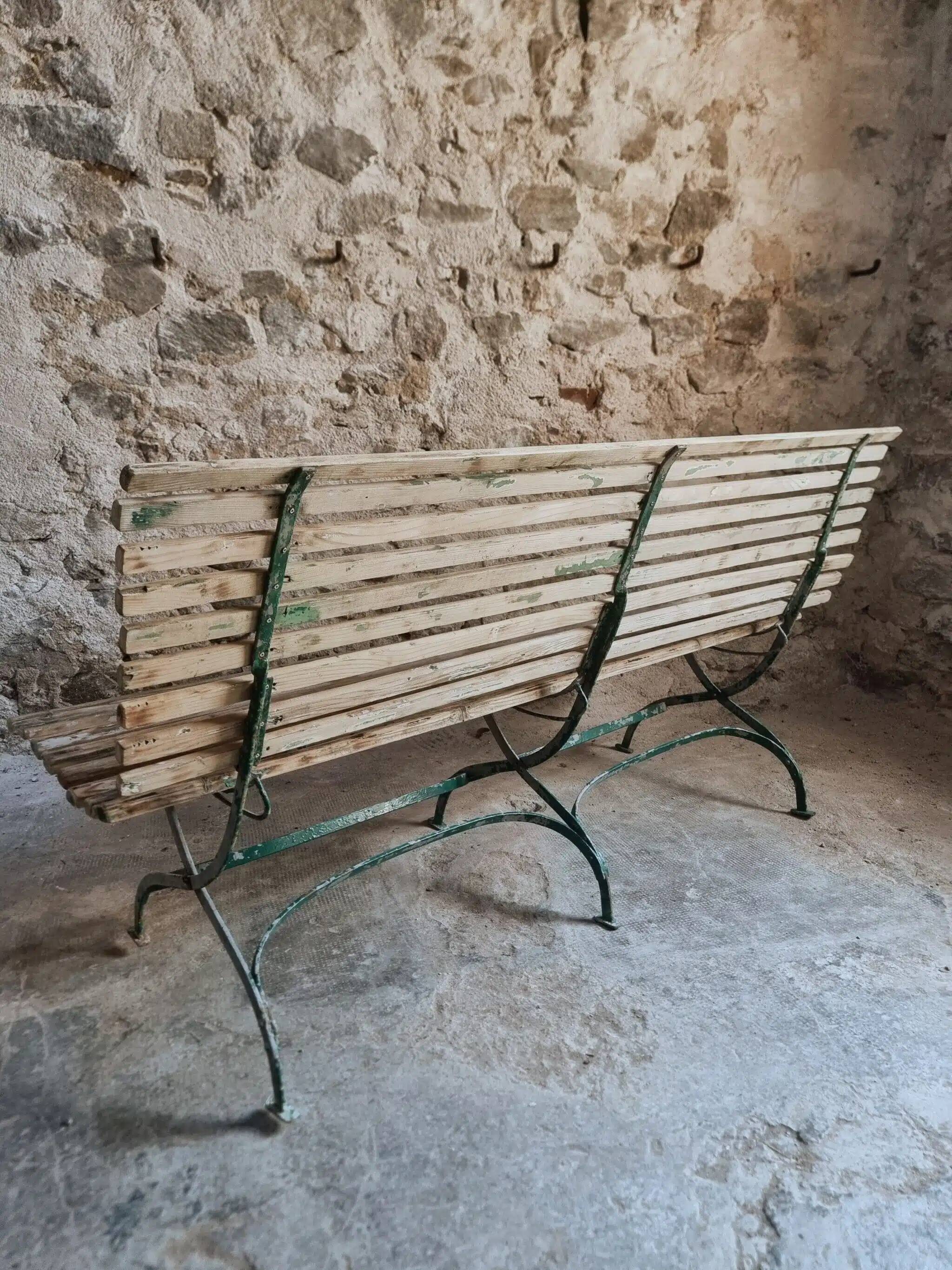 Banc de jardin pliant français ancien, pin et cadre en fer riveté