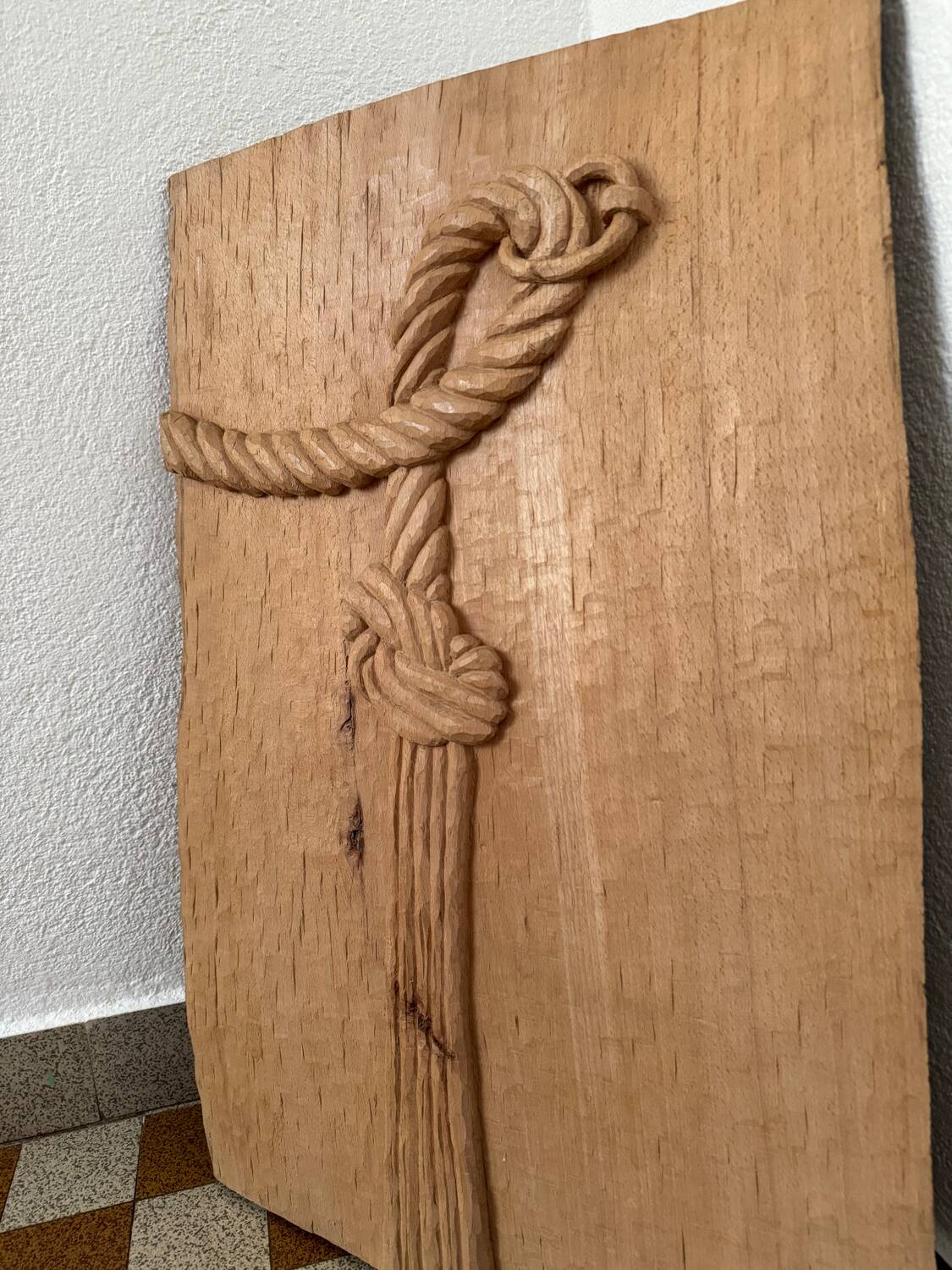 Sculpture bas relief noeud bois