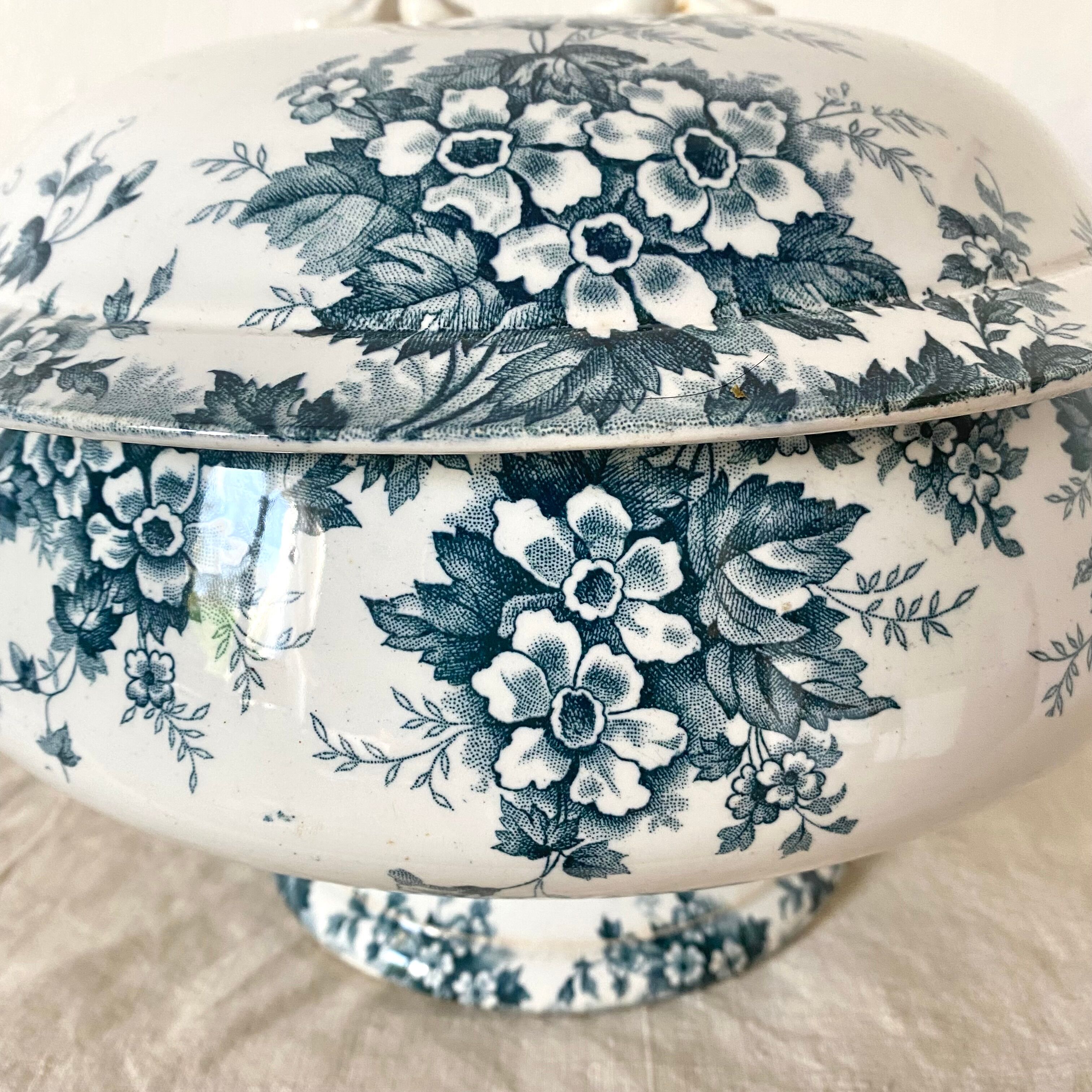 Old soup tureen Saint Amand