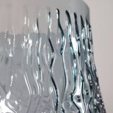 Vase vintage en verre pressé gris-bleu à décor ondulé