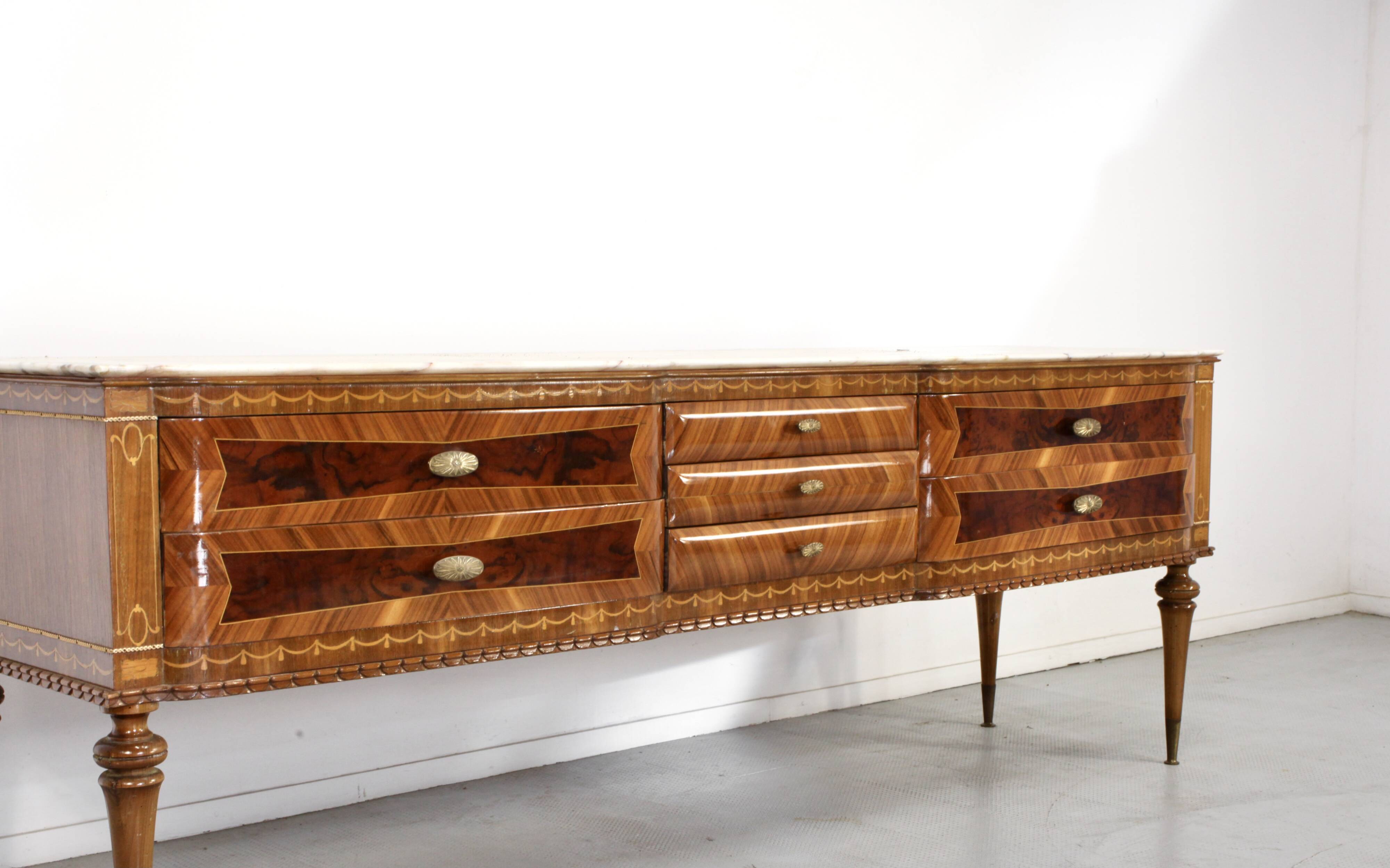 Buffet italien en noyer, marbre de Carrare et laiton, années 1950