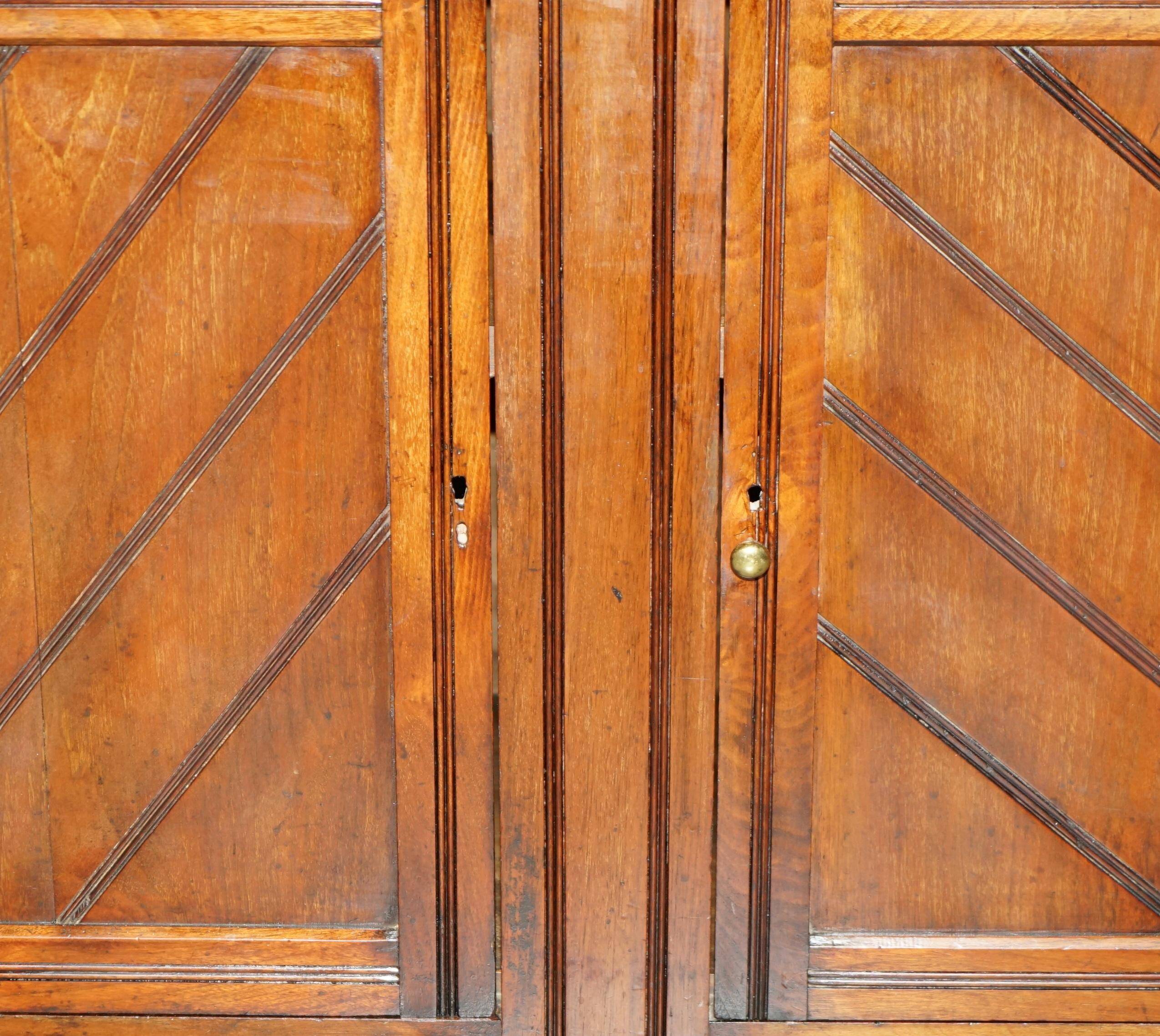 Victorian English oak rustic buffet circa 1880 with drawers.
