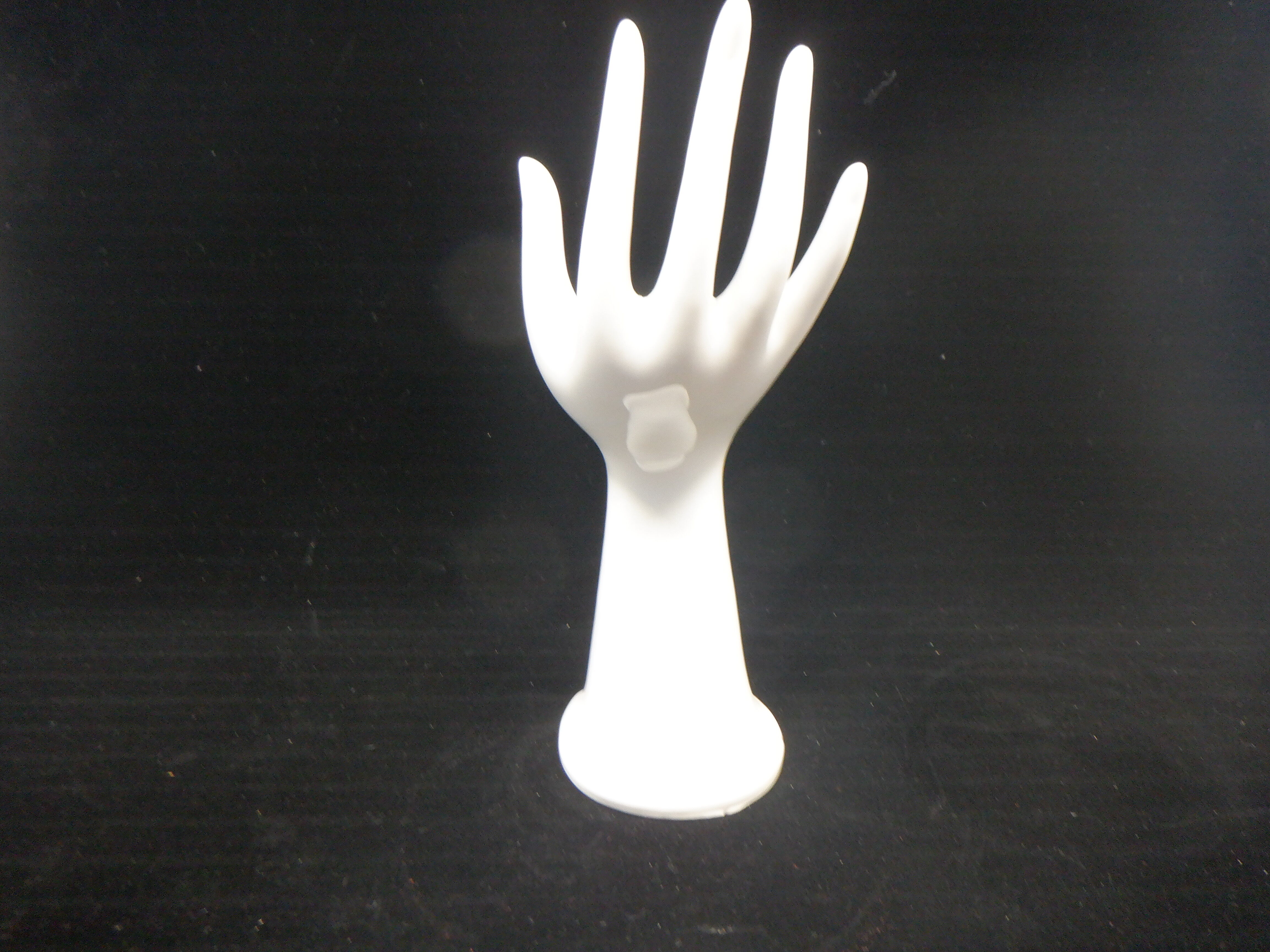 Hand soliflore in white ceramic