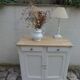 Buffet parisien vintage réenchanté en gris perle, plateau bois.