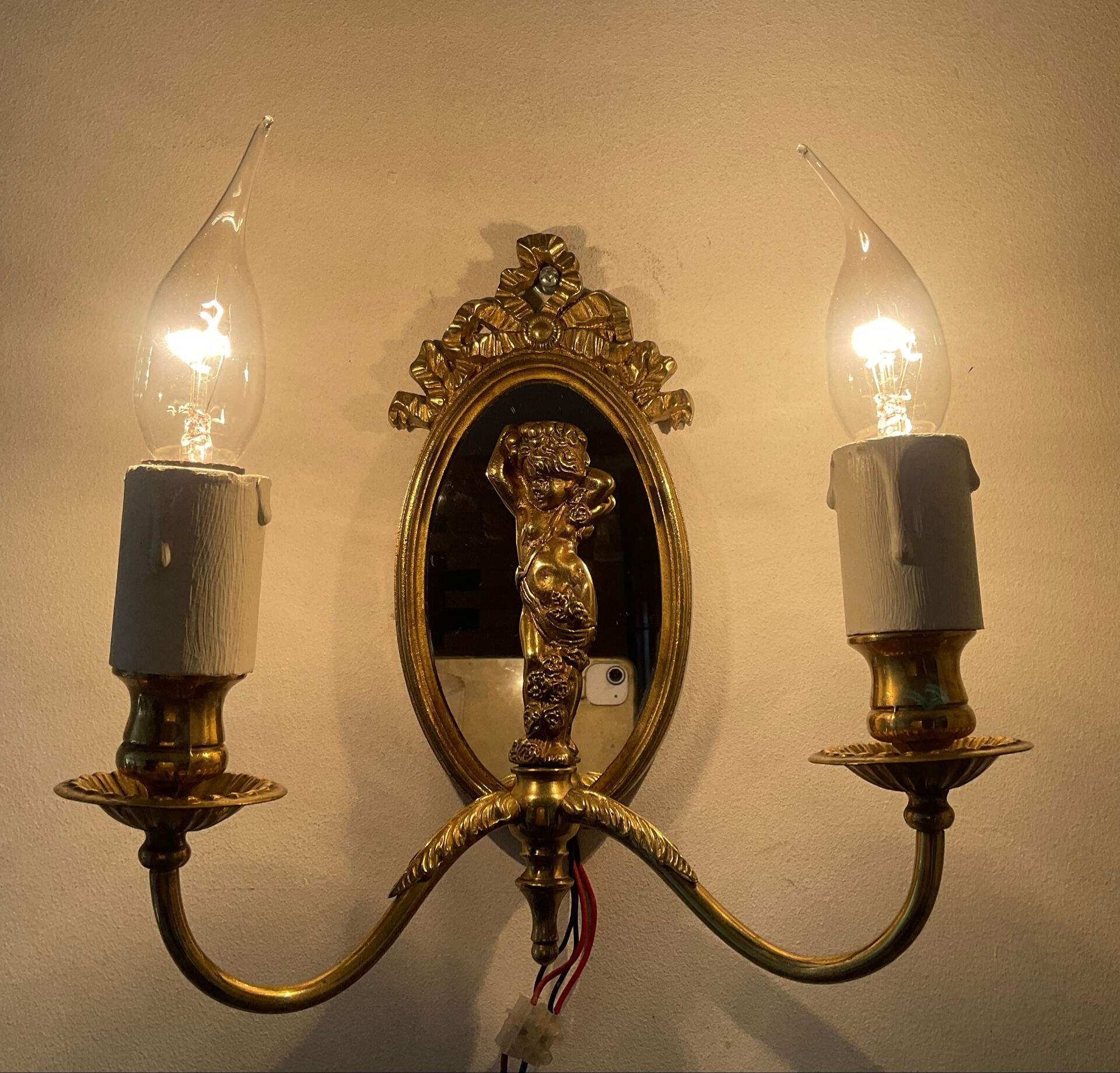 Antique Louis XVI style wall light in bronze
