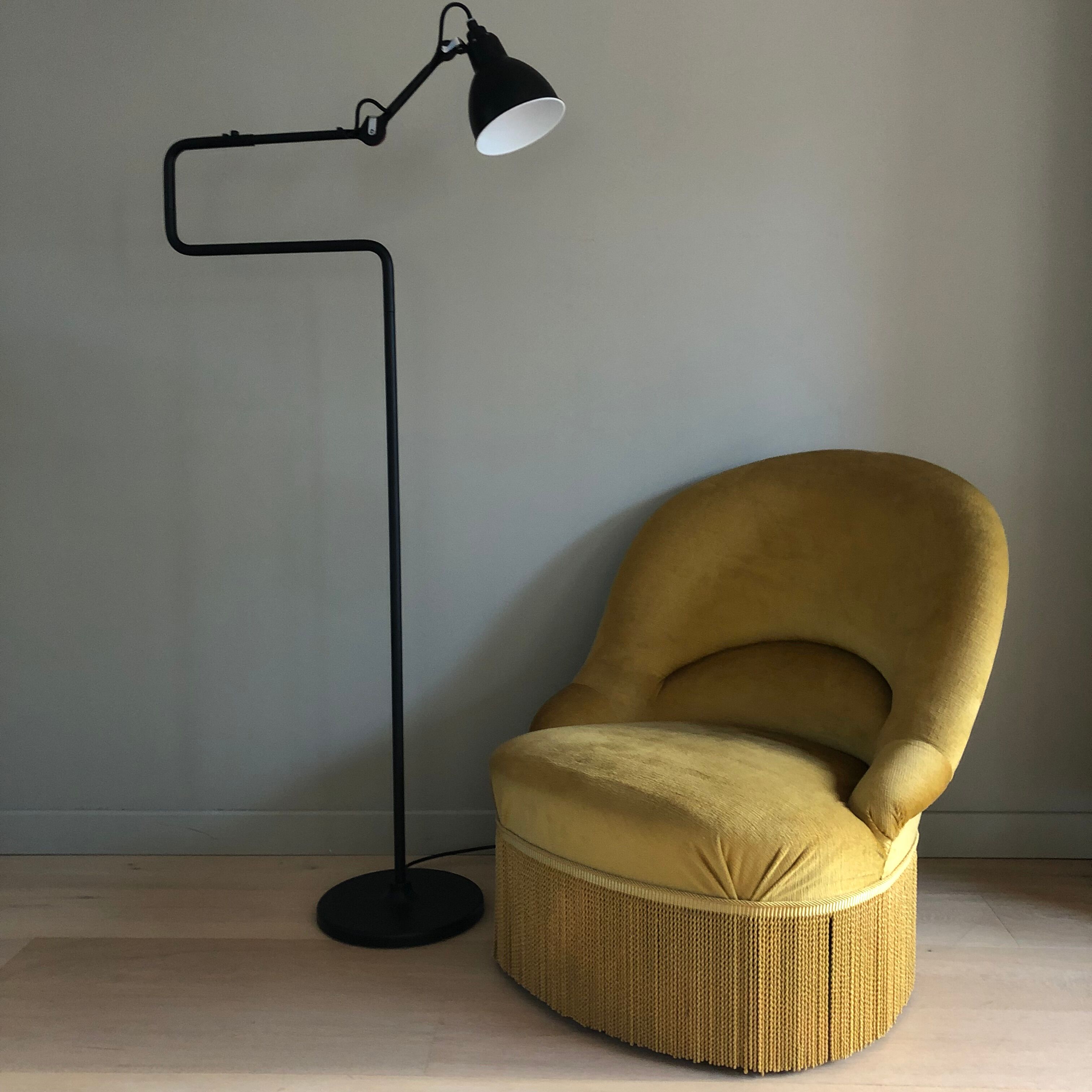 Fauteuil crapaud à franges vintage