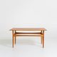 Table d'appoint en chêne par Karl-Erik Ekselius pour JOC, Suède, années 1950.