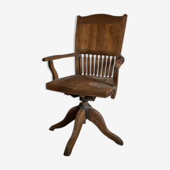 Fauteuil revolving en bois brut avant 1950