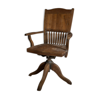 Fauteuil revolving en bois brut avant 1950