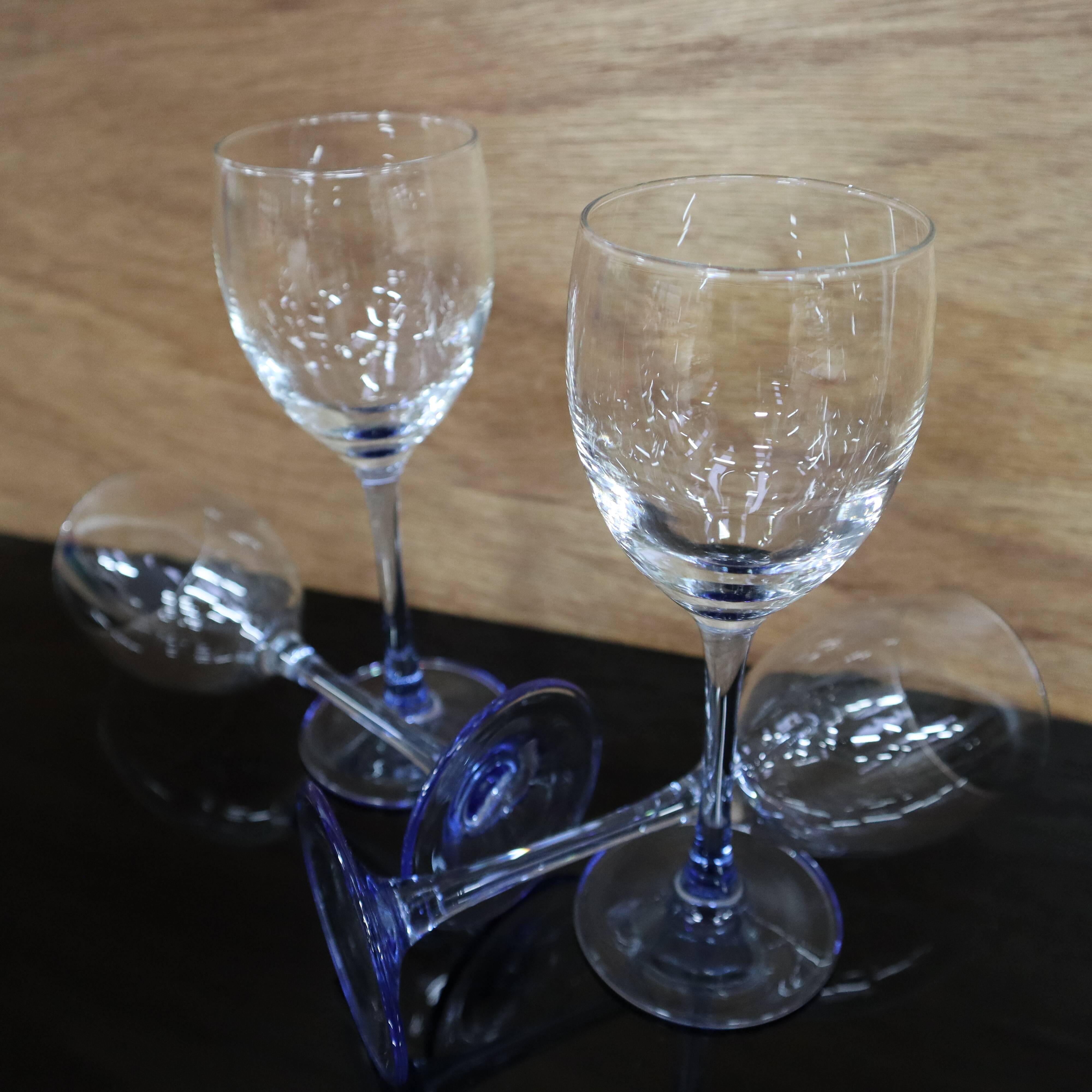 4 Luminarc white wine glasses with blue stem Azur France