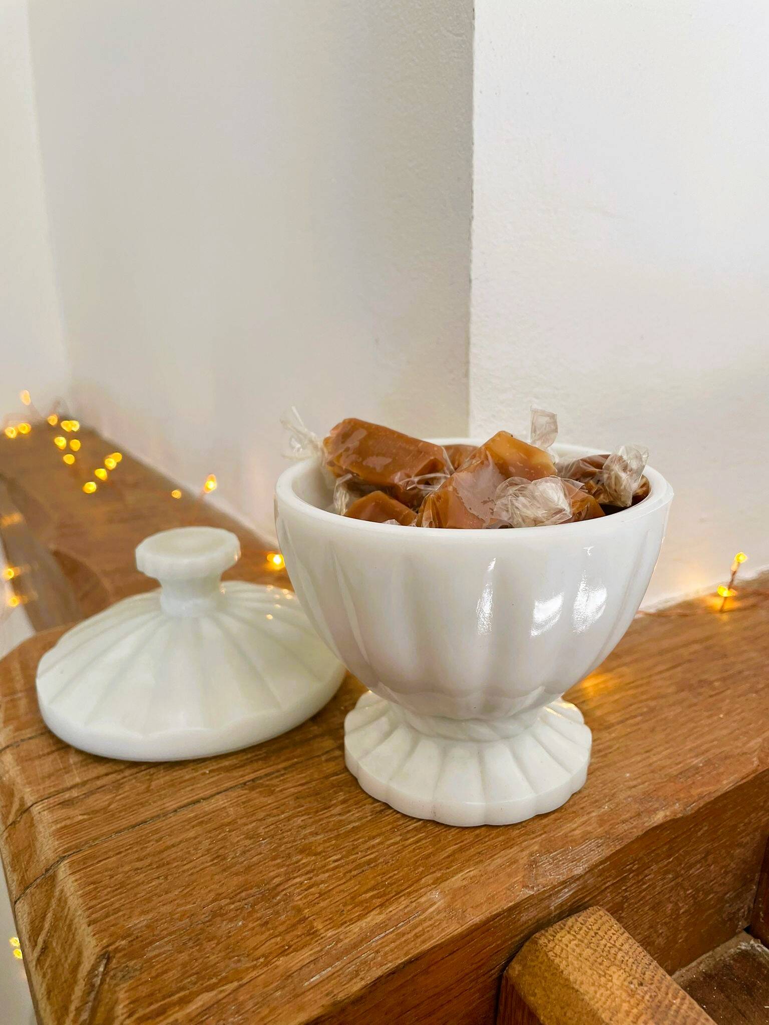 White opaline bonbonnière