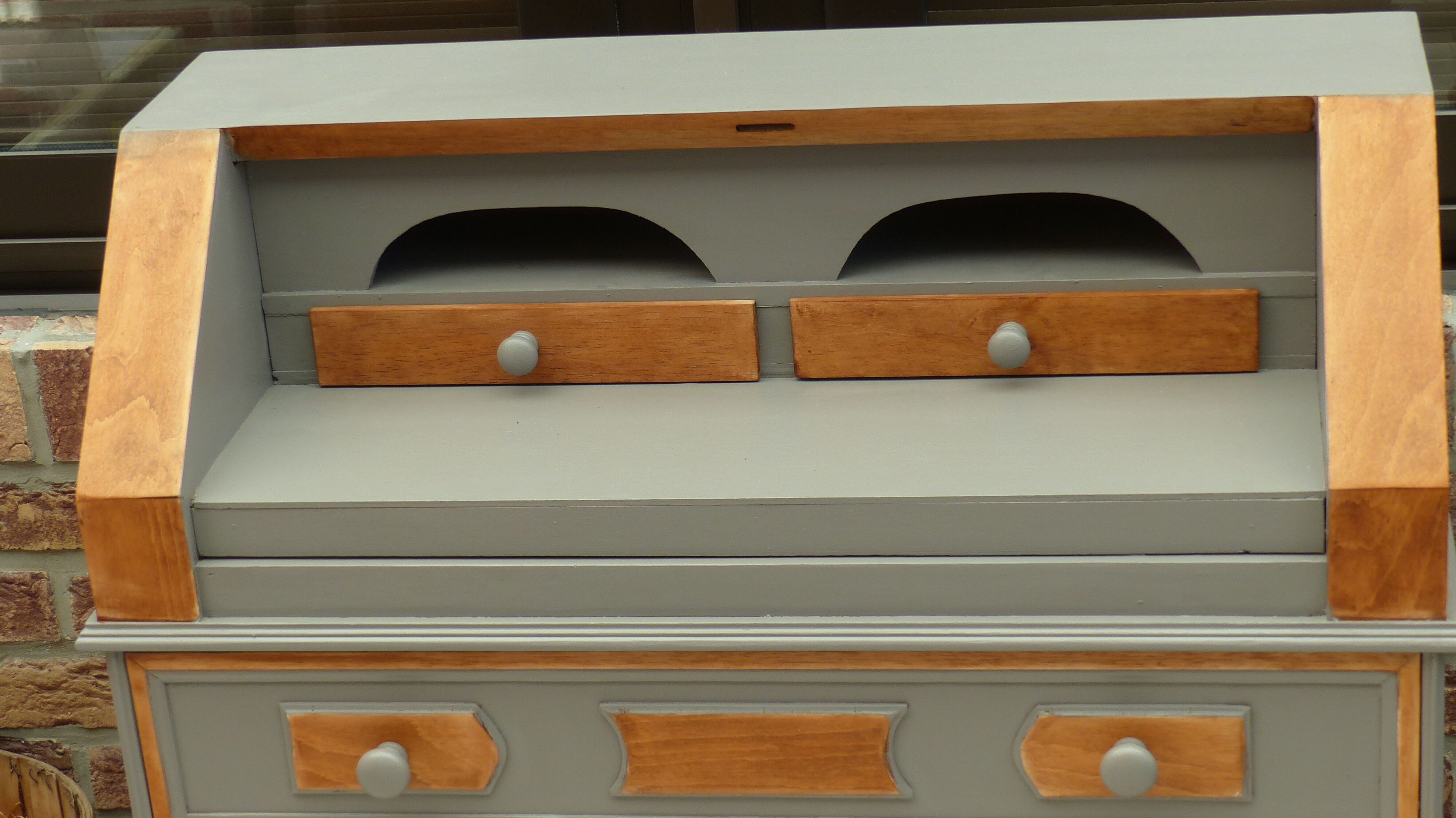 Vintage dresser