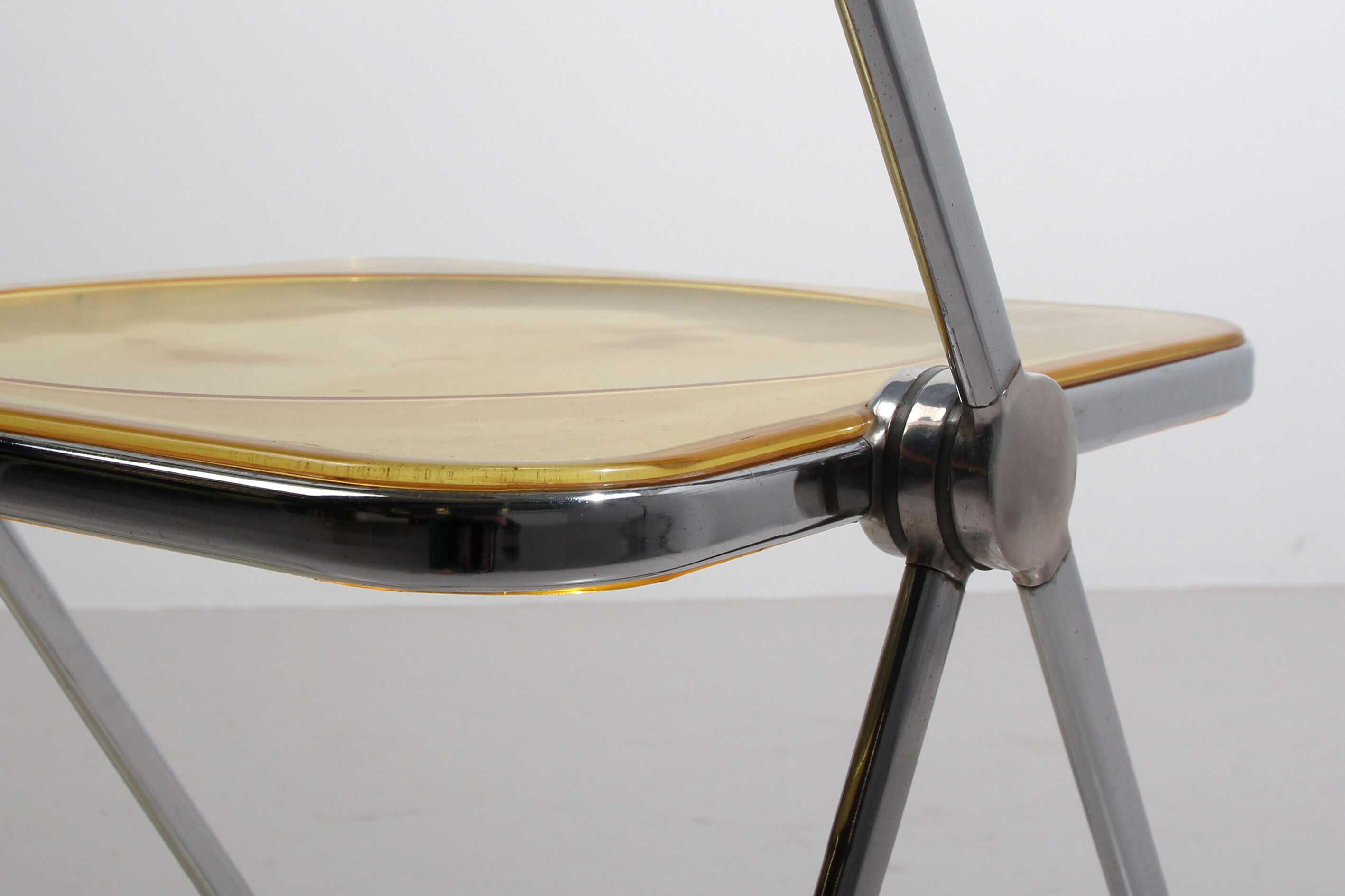 Plia chair by Giancarlo Piretti for anonima castelli