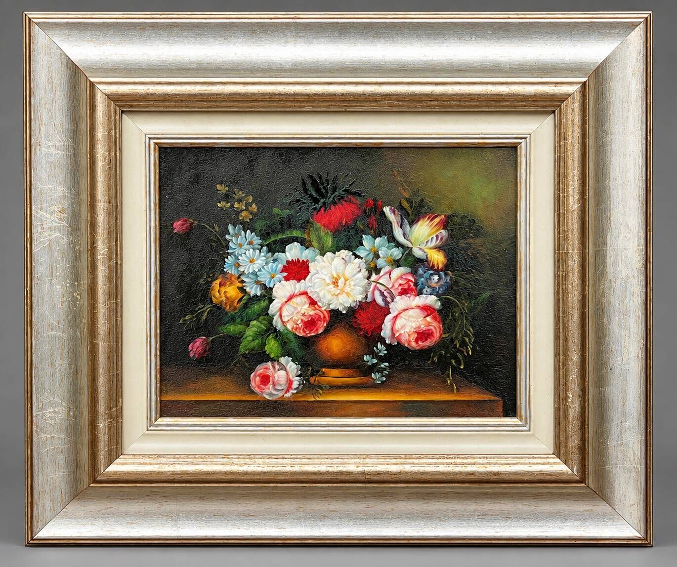 Still life with flowers.