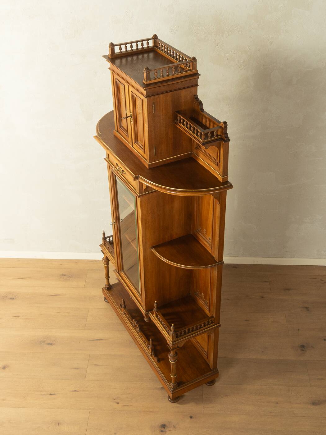 Cabinet haut antique de style Gründerzeit, vers 1900