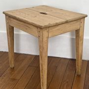 Petite table basse en bois massif