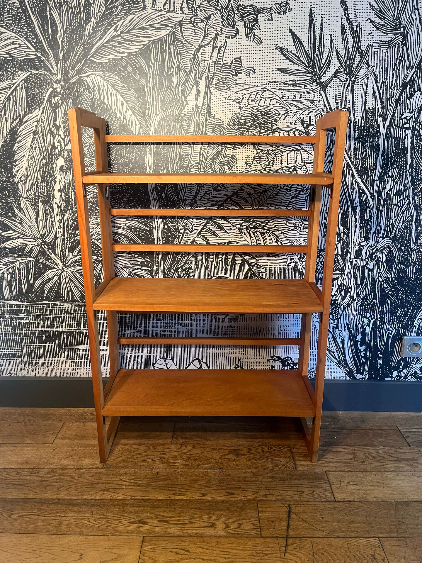 Foldable second-hand bookshop library