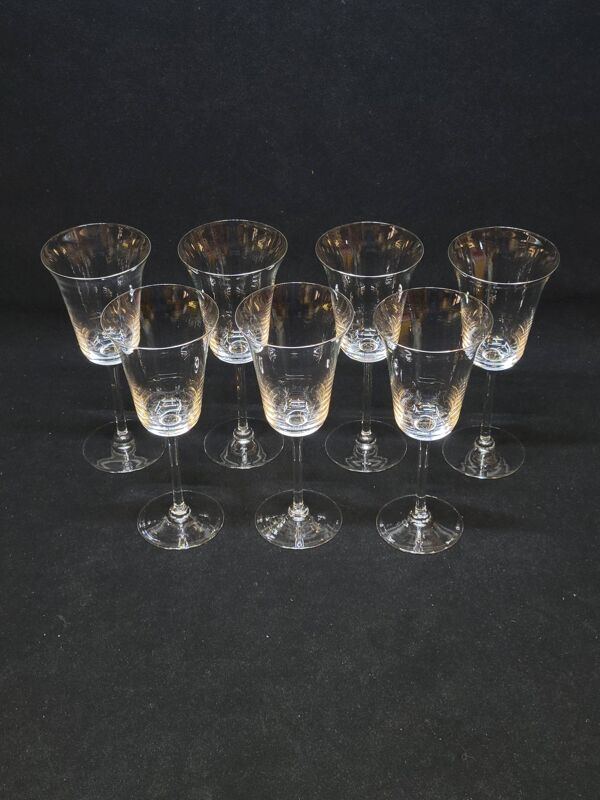 7 verres à pied en cristal fin à vin ou eau - Baccarat ou Saint louis