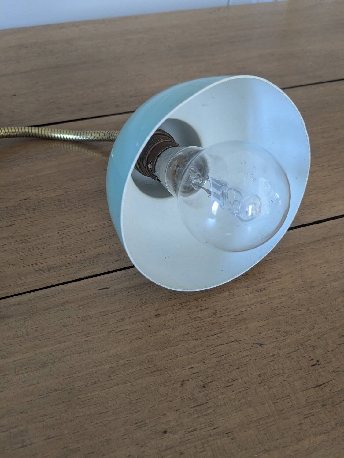 Vintage clip-on casserole lamp