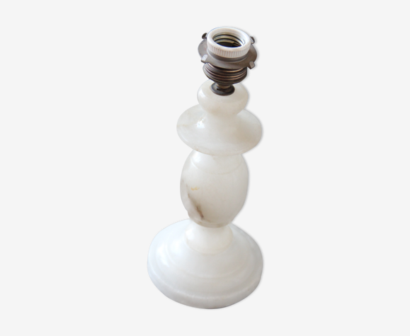 Pied de lampe en marbre blanc