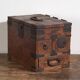 Coffret japonais ancien avec tiroirs et ferronnerie – tansu portable – période Meiji–Taishō (c.1880–1920)