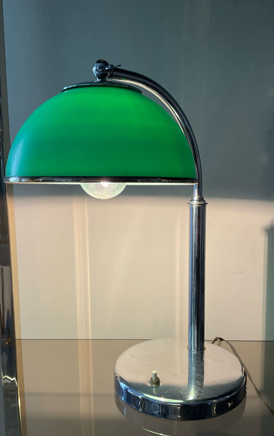 Bauhaus hinged lamp in backelite from the 30s-40s