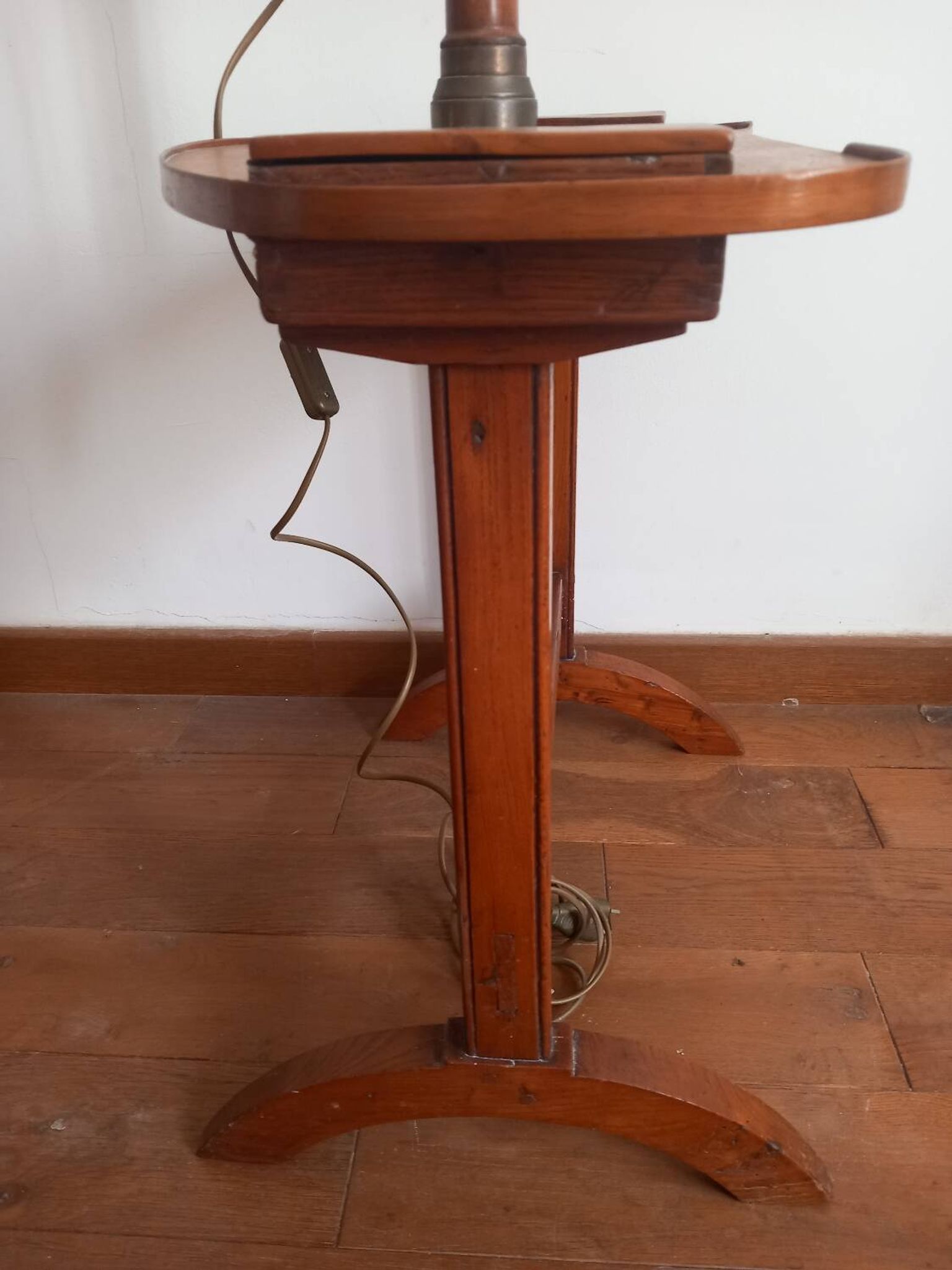 Table lampadaire rognon
