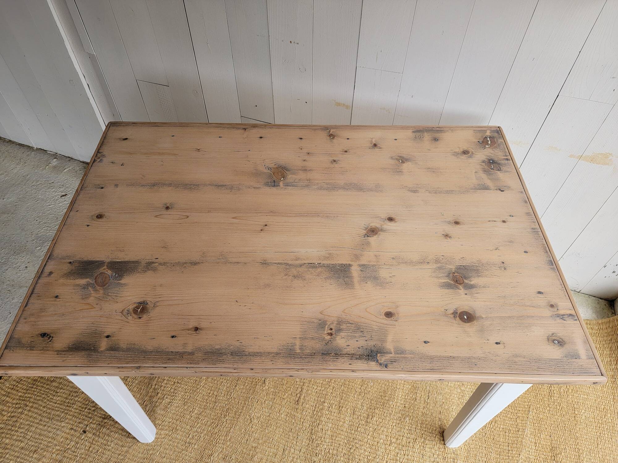 Rectangular wooden dining table - 4/6 people