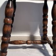 Vintage low stool in solid wood with turned legs – 1950