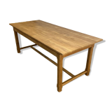 Elegant farm table