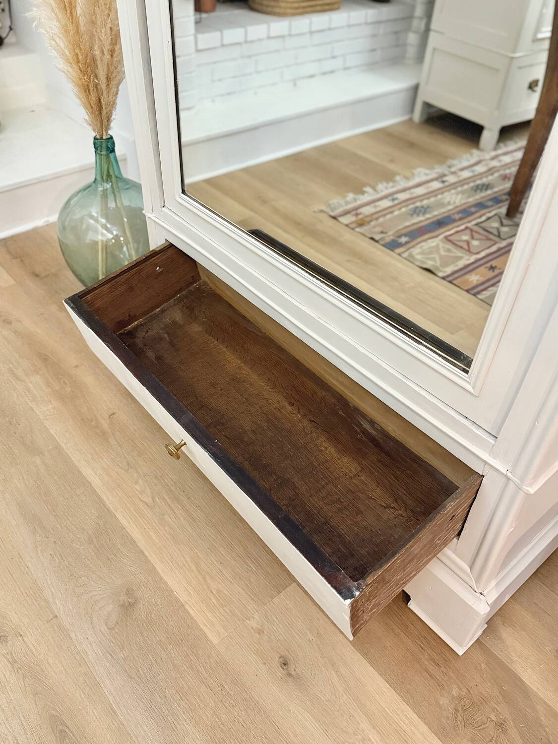 Parisian hosiery cabinet