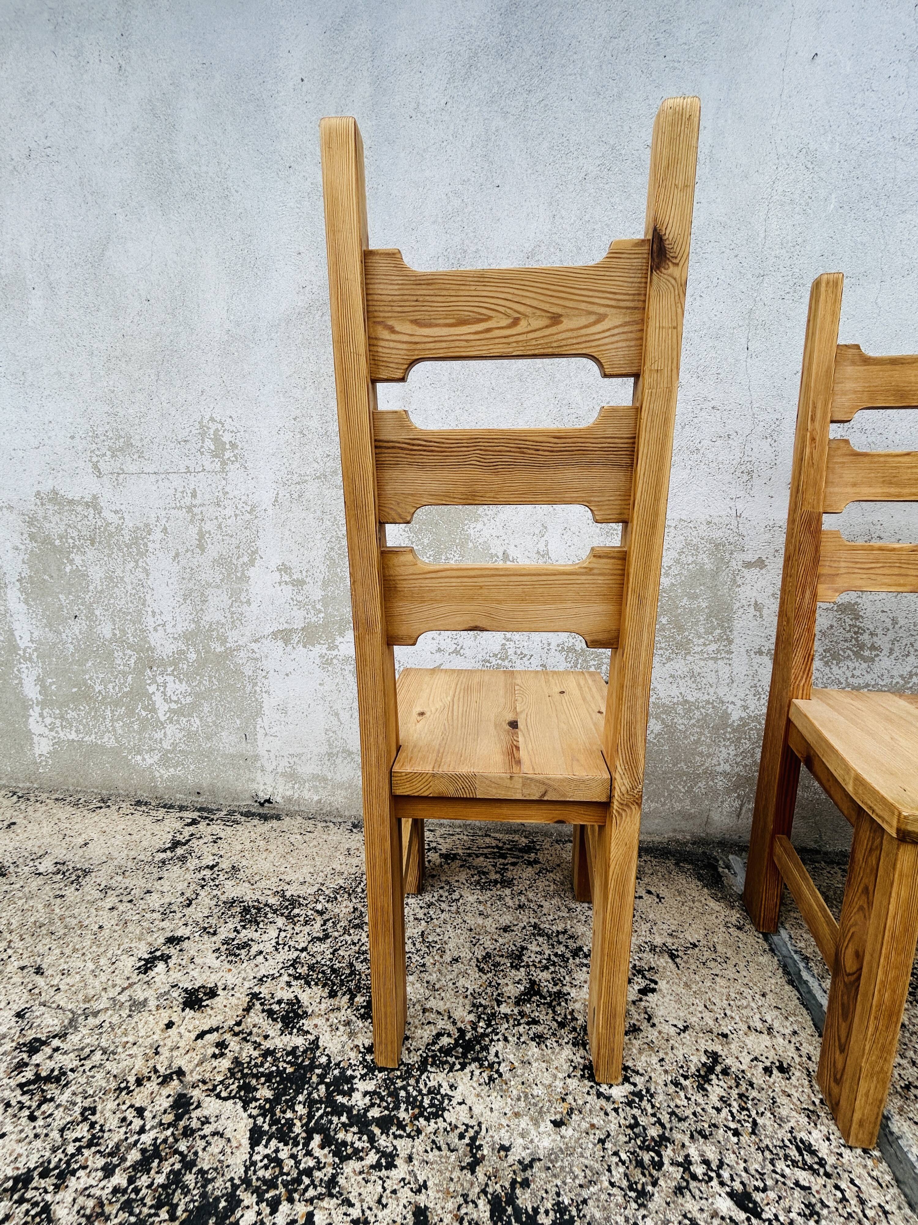 6 chaises brutalistes en pin massif