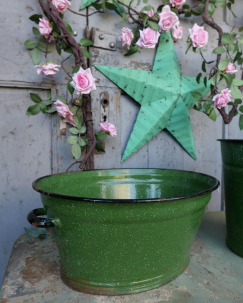 Lot of 3 pieces enamelled basins and bucket