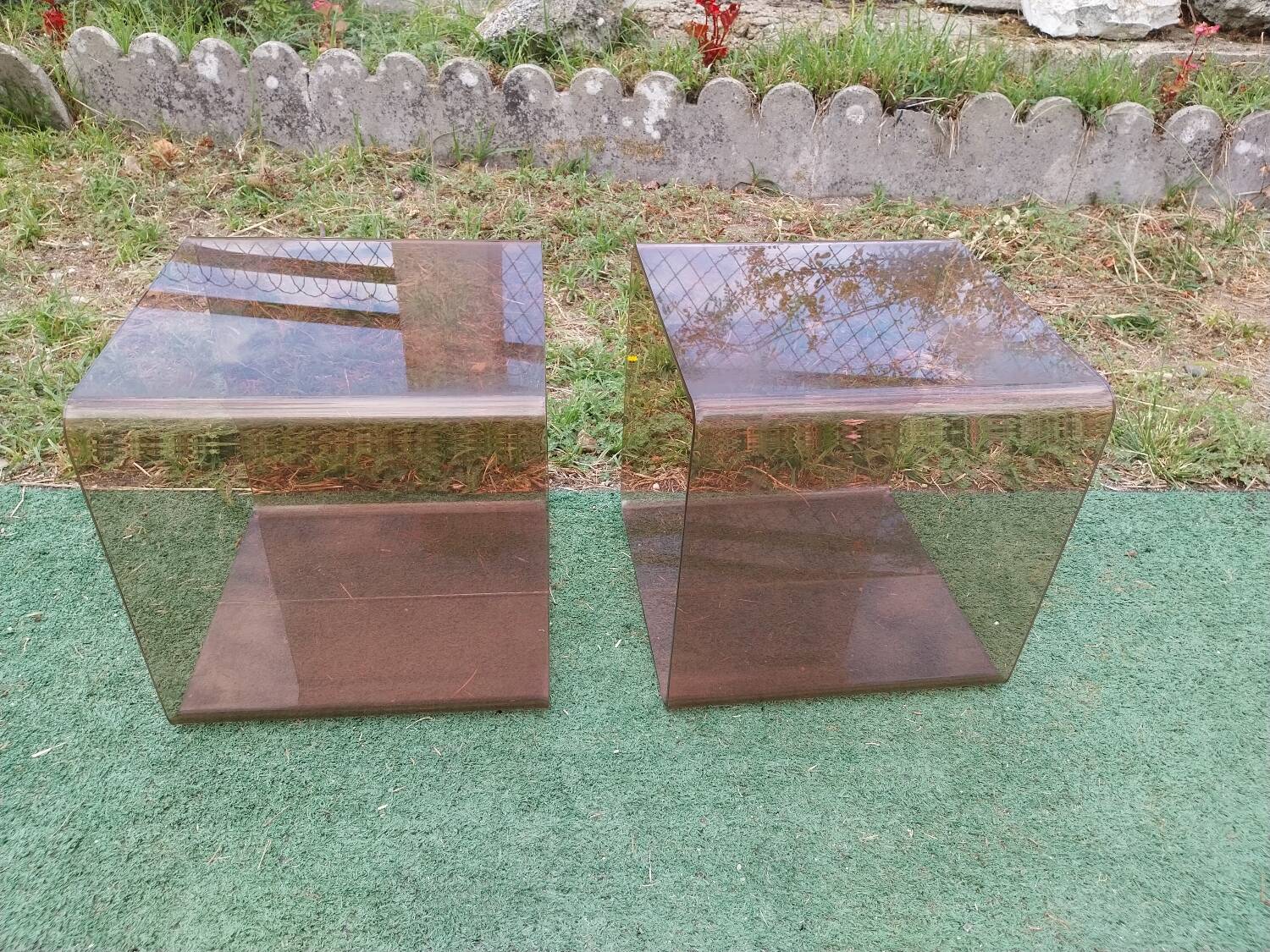 Tables de chevets en plexiglas